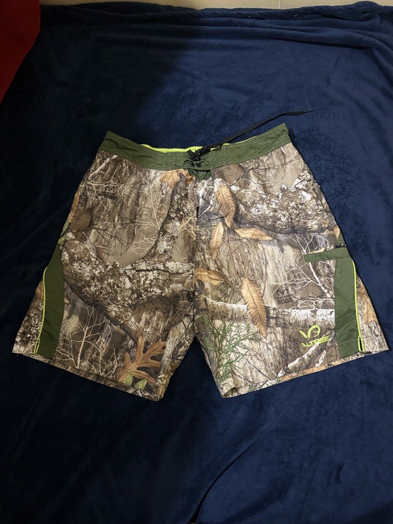 Realtree Edge Camo Board Shorts (Category: Swim Trunks & Board Shorts) located in Cagayan de Oro. Submitted by twice.but.nice.blackmarket (Listing ID 1428559181, Image 1). Description: - Excellent condition - Height 19 - Waist 32 - Leg hole 12 Pattern: Official Realtree Edge camo, which features realistic tree branches and leaves. Design: These are typically board shorts or swim trunks, often featuring a drawstring waist and sometimes a mesh lini