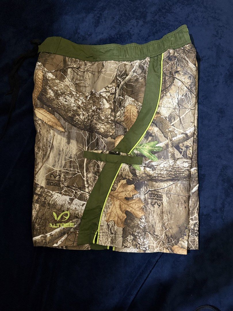 Realtree Edge Camo Board Shorts (Category: Swim Trunks & Board Shorts) located in Cagayan de Oro. Submitted by twice.but.nice.blackmarket (Listing ID 1428559181, Image 2). Description: - Excellent condition - Height 19 - Waist 32 - Leg hole 12 Pattern: Official Realtree Edge camo, which features realistic tree branches and leaves. Design: These are typically board shorts or swim trunks, often featuring a drawstring waist and sometimes a mesh lini