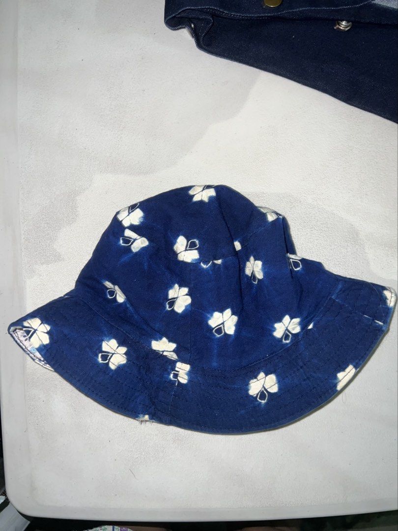 Reversible blue tie dye floral Bucket Hat (Category: Hats & Beanies) located in Santa Rosa. Submitted by debbiane26 (Listing ID 1428562512, Image 1). Description: .