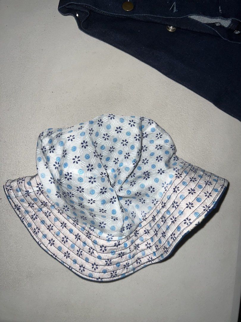 Reversible blue tie dye floral Bucket Hat (Category: Hats & Beanies) located in Santa Rosa. Submitted by debbiane26 (Listing ID 1428562512, Image 2). Description: .