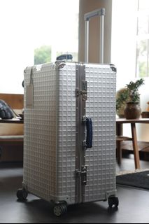 Rimowa Collection item 3