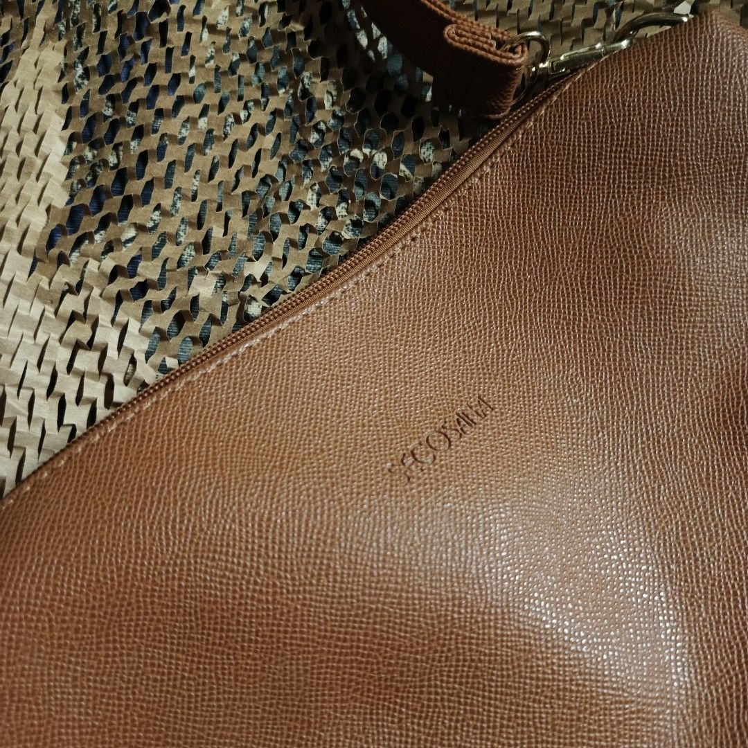 Secosana Brown Crossbody Bag (Category: Cross-body Bags) located in Arayat. Submitted by akahana_ (Listing ID 1428511579, Image 1). Description: Brown crossbody bag from Secosana - Lightly used - Like new - No visible stains or damages RFS: Decluttering.