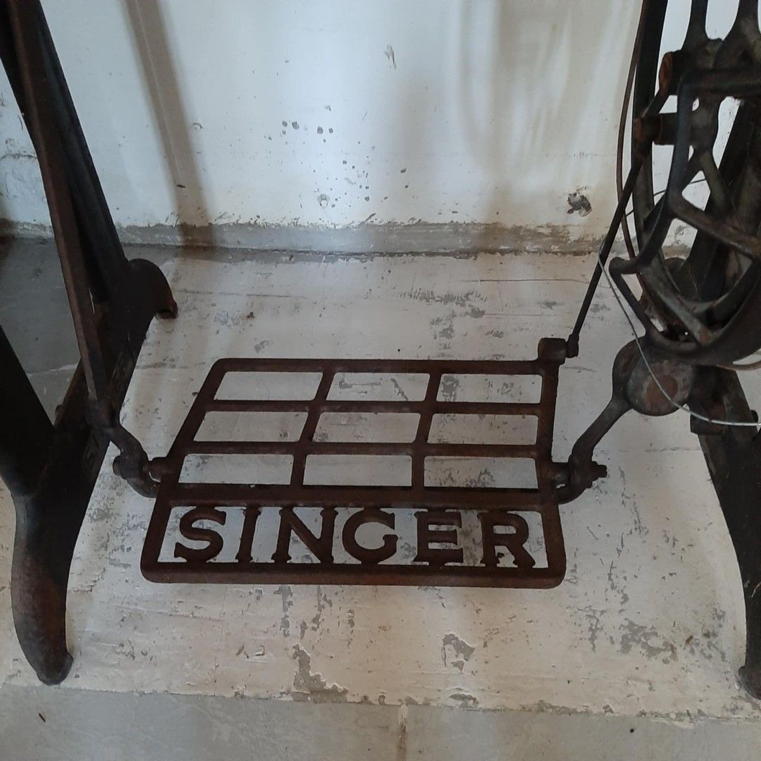 Singer Sewing Machine with Wooden Table (Category: Tables & Sets) located in Quezon City. Submitted by winssian (Listing ID 1428519839, Image 2). Description: Singer Table Sewing Machine pickup only Meycauyan Bulacan hi speed machine needs fixing other than that complete and no damage on table .