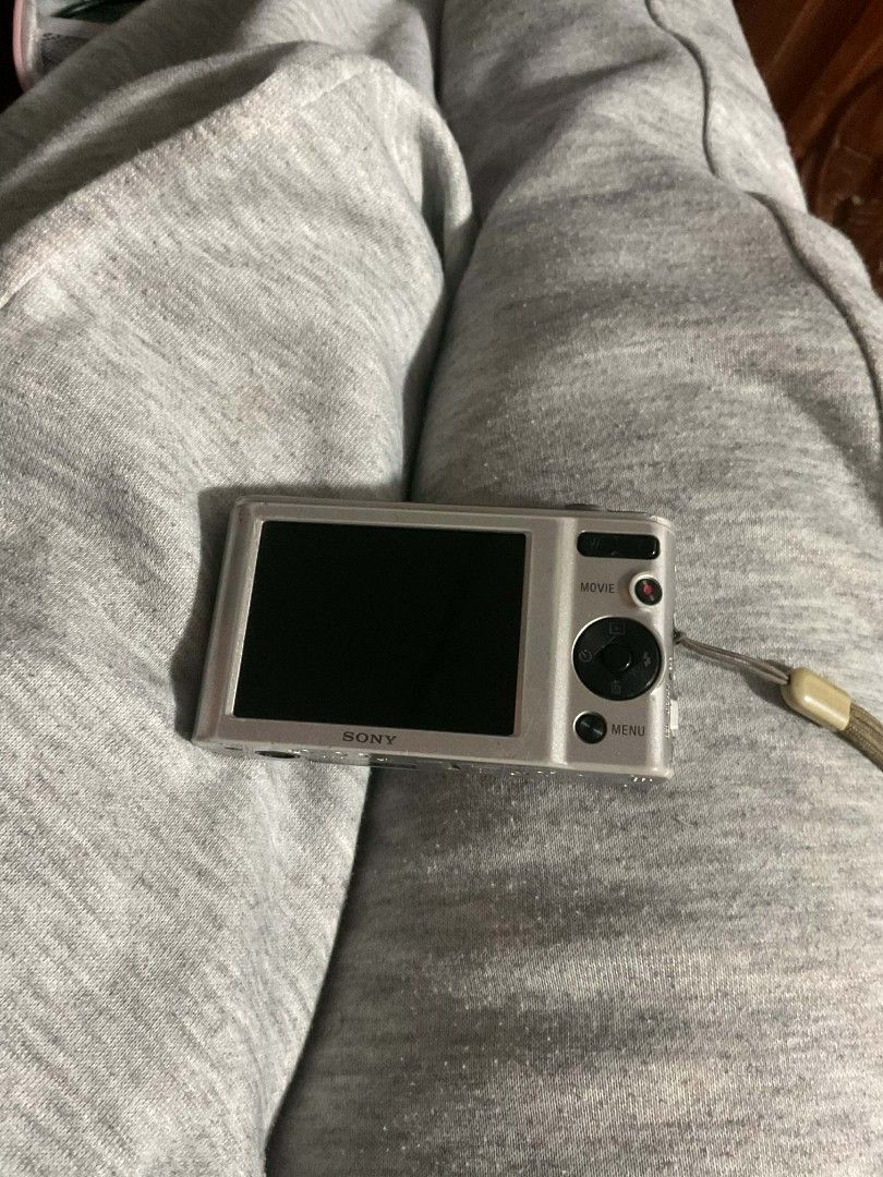 Sony cybershot dsc w800 (Category: Cameras) located in Manila. Submitted by noblecrystal-7451 (Listing ID 1428460626, Image 2). Description: issue: flex cable n minor scratches only, kayo na magpagawa 2500 + shipping fee loc: Cabanatuan.