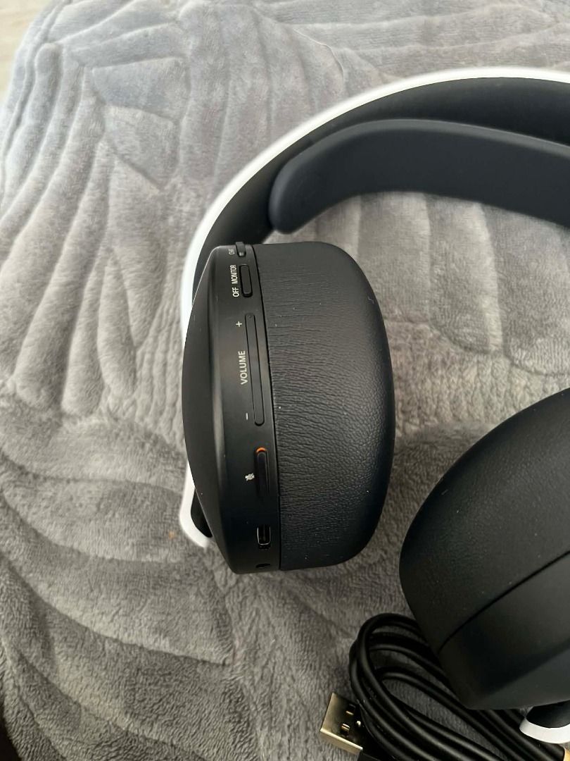 Sony PS5 PlayStation 5 Pulse 3D Headphones (Category: Headphones & Headsets) located in Manila. Submitted by grnickkk (Listing ID 1428481950, Image 3). Description: - 100% Original and Working - Never used - Bought from Saudi - Comes with a box, but it has damage, but it's not that severe - Includes manual, audio jacks, and charging cable Includes a Sony PlayStation 5 wireless headset, USB adapter, USB-C charging cable, 3.5mm audio cable, and doc