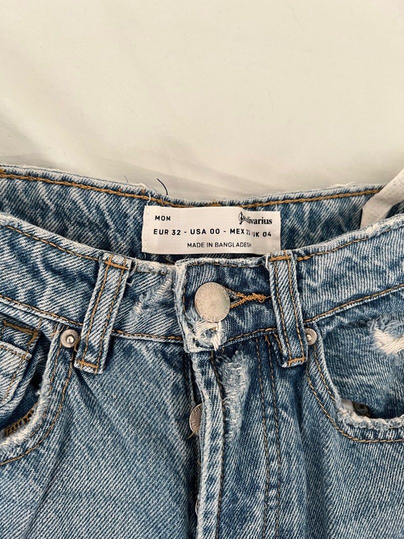 stradivarius high waisted ripped jeans (Category: Jeans) located in Mandaue City. Submitted by user3234 (Listing ID 1428599741, Image 2). Description: 23-24.