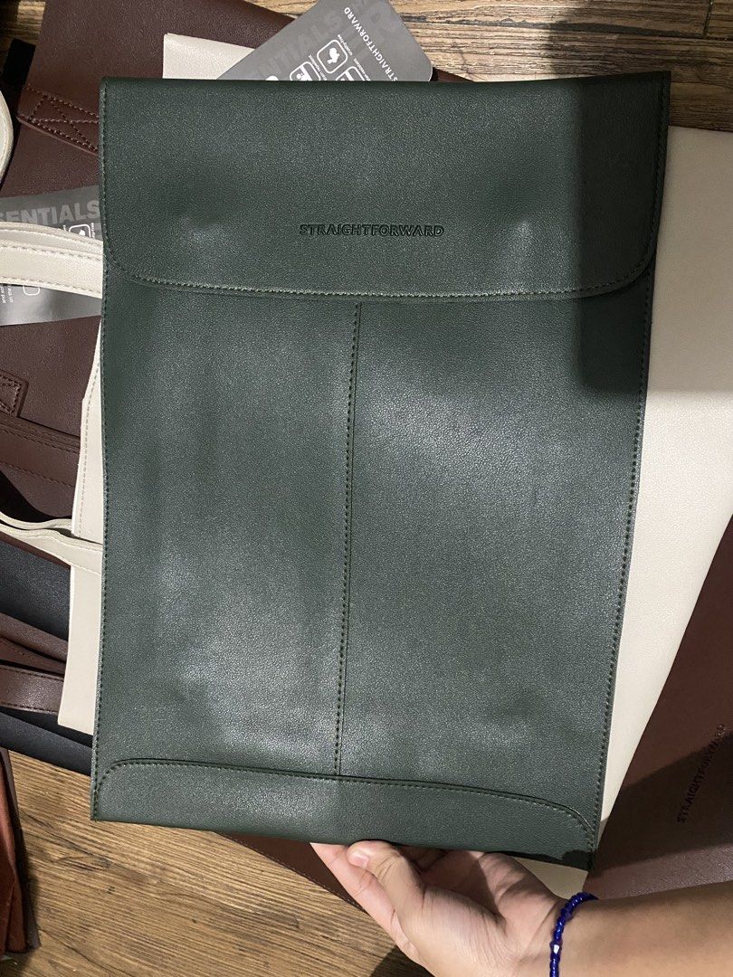 Straightforward Dark Green Laptop Case (Category: Laptop Bags & Sleeves) located in Makati City. Submitted by rewear_ (Listing ID 1428517295, Image 2). Description: .
