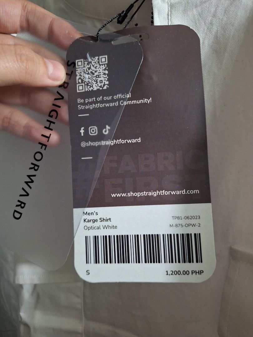 Straightforward top Men's Karge Shirt (White) (Category: Tshirts & Polo Shirts ) located in Manila. Submitted by cassandruhh (Listing ID 1428514659, Image 3). Description: - Brand new w/ tag - Color white - Size: Men's Small Rfs: change of mind mop: gcash shipping: lalamove, gogoxpress only.