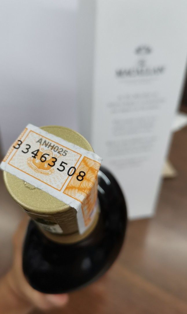 The Macallan 18 Years Old Sherry Oak Cask (Category: Beverages) located in Quezon City. Submitted by midman03 (Listing ID 1428446981, Image 3). Description: 9 bottles available Can give very good discount if take all.