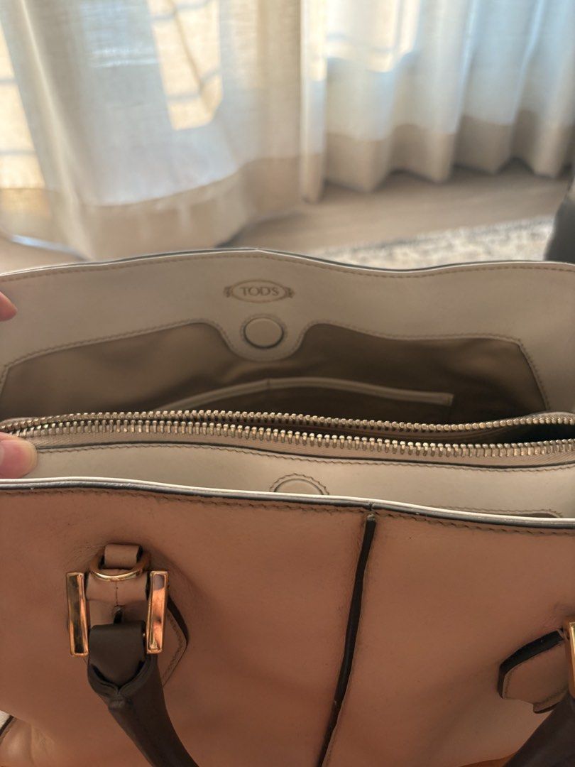 Tod's D-Styling Handbag (Category: Luxury Bags & Wallets) located in Mandaluyong City. Submitted by thetidymommy (Listing ID 1428522044, Image 3). Description: Authentic Purchased 2018.