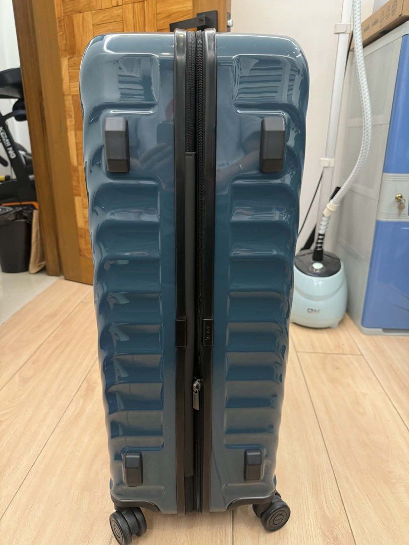 TUMI LUGGAGE (Category: Luggage) located in Manila. Submitted by siomai_shaimma (Listing ID 1428471878, Image 3). Description: 76K SRP, TAG PRICE STILL INTACT SELLING FOR 50K ONLY.