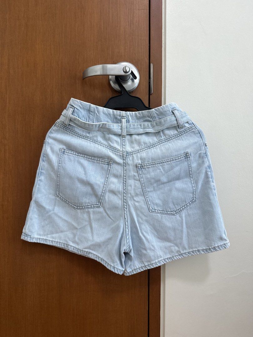 Uniqlo denim shorts (Category: Shorts) located in Taguig. Submitted by chardeclutters (Listing ID 1428469591, Image 3). Description: .