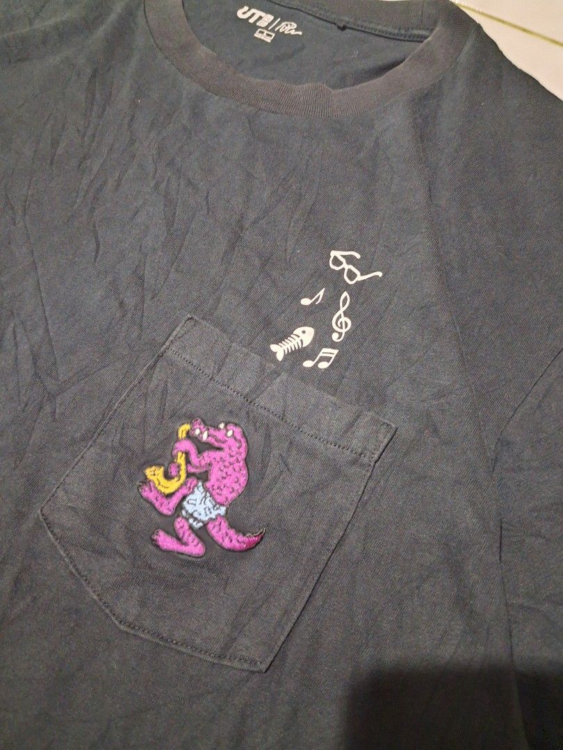 Uniqlo UT Dinosaur Pocket Tee (Category: Tshirts & Polo Shirts ) located in Giporlos. Submitted by berniee21 (Listing ID 1428541222, Image 2). Description: color rate 9/10 No cracks minimal sunfade sa neck (minimal lang).