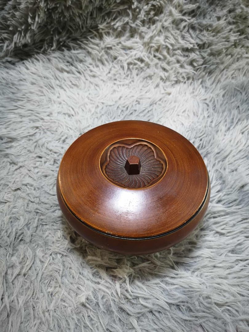 Vintage Nut Shell Catcher (Category: Dinnerware & Cutlery) located in Santa Cruz. Submitted by jmy_surplus.2 (Listing ID 1428569518, Image 2). Description: Size ; L- 8 W - 18 H - 17 Color ; Brown Type ; Nut Catcher Brand ; No Brand Material ; Plastic , Wood Style ; Wooden Design Nut Shell Ctacher JMA JMY 5 Batch #195.