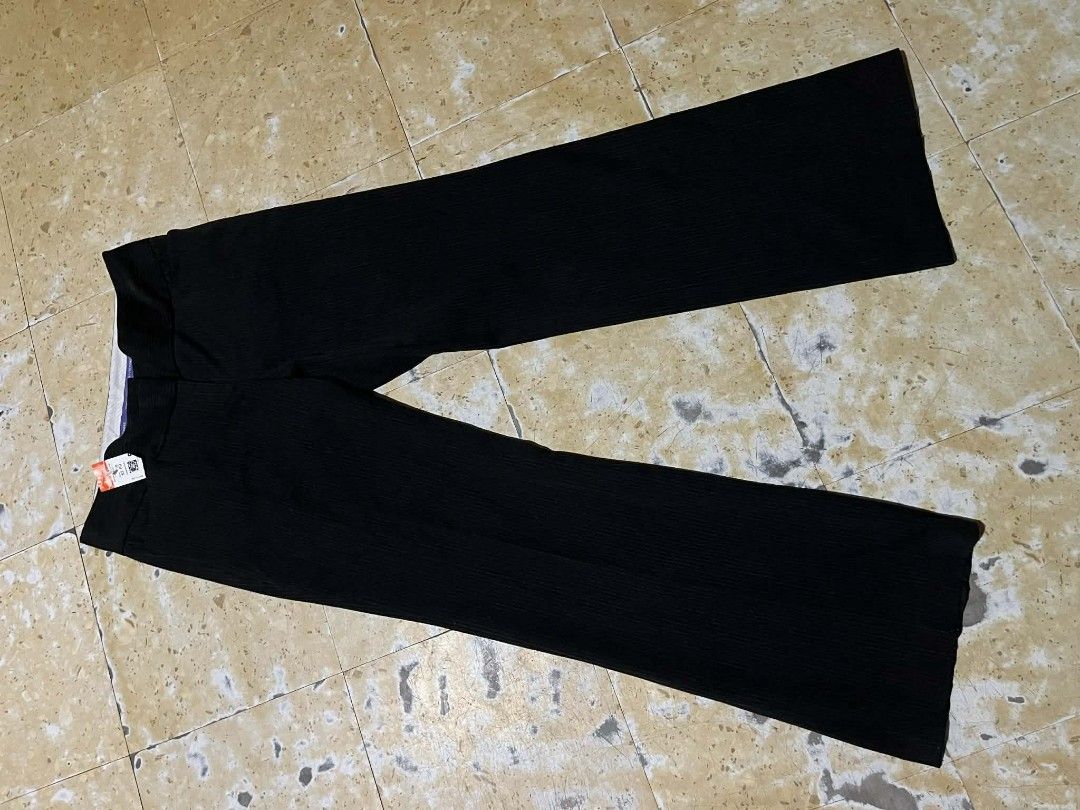 Vivienne Tam Black Pants Size 8 (Category: Other Bottoms) located in Cabanatuan. Submitted by chinithou (Listing ID 1428438593, Image 1). Description: Black pants by Vivienne Tam. The pants are size 8 and made in China. The material composition is 64% Polyester, 34% Viscose, and 2% Elastane. Features a wide leg design. Care instructions include cool iron and dry clean..
