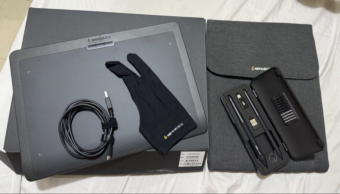 Xencelabs Pen Tablet Medium (Drawing Pad) (Category: Android) located in Bacoor. Submitted by my.closetheaven (Listing ID 1428449614, Image 3). Description: Xencelabs Pen Tablet Medium. Includes the tablet, two pens, pen case, drawing glove, USB cable, and pen nibs. The tablet features a large drawing area and is designed for professional use. It comes with two pens of different sizes and is compatible with wireless or USB connection. RFS: di na 