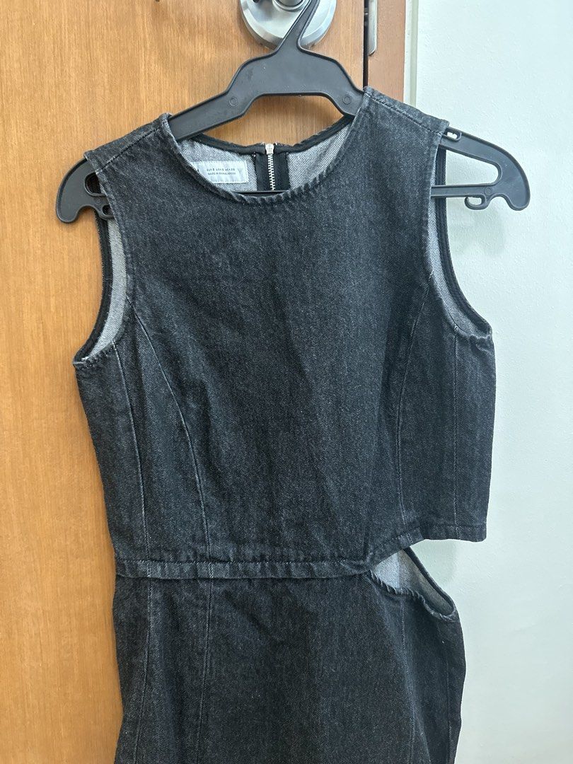 Zara cut-out denim dress (Category: Dresses) located in Taguig. Submitted by chardeclutters (Listing ID 1428469231, Image 3). Description: .