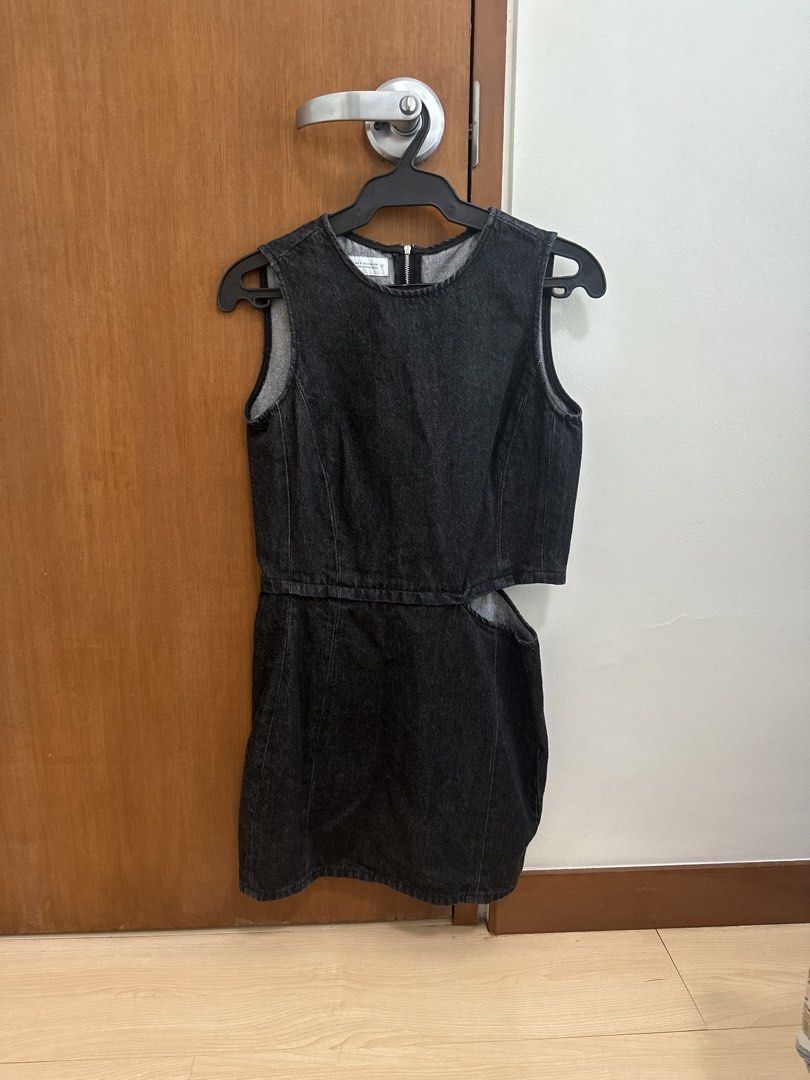 Zara cut-out denim dress (Category: Dresses) located in Taguig. Submitted by chardeclutters (Listing ID 1428469231, Image 2). Description: .