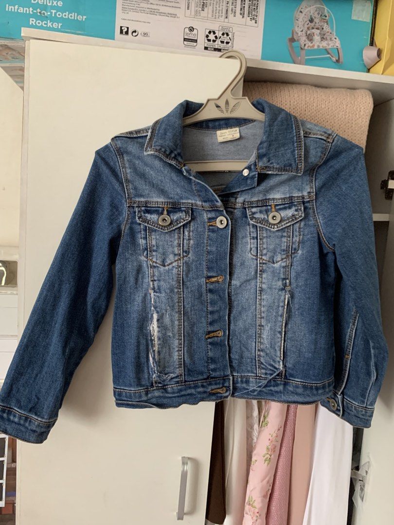 Zara Girls Denim Jacket Size 7 (Category: Babies & Kids Fashion) located in Cavite. Submitted by mommyb3 (Listing ID 1428462668, Image 1). Description: Zara Girls denim jacket. Features a classic design with button closures and pockets. The jacket is size 7, can fit 5-8yo petite . Made from denim material No issue.