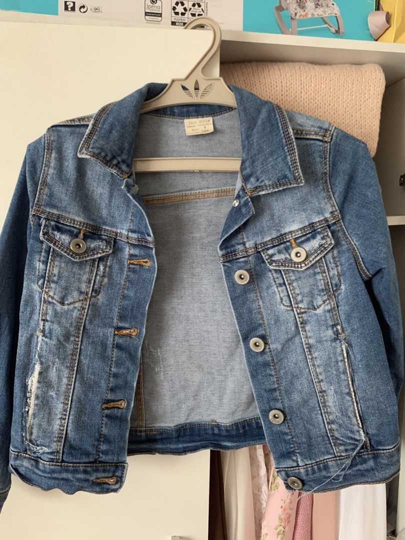Zara Girls Denim Jacket Size 7 (Category: Babies & Kids Fashion) located in Cavite. Submitted by mommyb3 (Listing ID 1428462668, Image 2). Description: Zara Girls denim jacket. Features a classic design with button closures and pockets. The jacket is size 7, can fit 5-8yo petite . Made from denim material No issue.