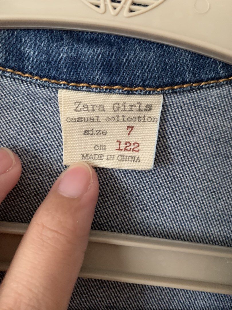 Zara Girls Denim Jacket Size 7 (Category: Babies & Kids Fashion) located in Cavite. Submitted by mommyb3 (Listing ID 1428462668, Image 3). Description: Zara Girls denim jacket. Features a classic design with button closures and pockets. The jacket is size 7, can fit 5-8yo petite . Made from denim material No issue.