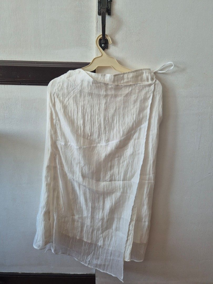 8 Seconds Wrap tie Skirt (Category: Skirts) located in Manila. Submitted by the_cabinetdeclutter (Listing ID 1428612274, Image 1). Description: -Size: Medium (Check photos for measurements. For reference, I have 27 waist) -Color: White -Wrap style skirt with zipper in the side -Has inner lining -Super ganda ng tela -Never been used. -Bought this for around 1k. Price is negotiable. -Also available in peach. Check other listing. (2 for 800).