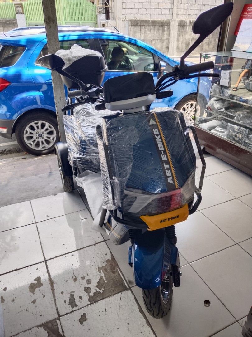 AET E-Bike Three-Wheeled Electric Scooter (Category: Skates, Rollerblades & Scooters) located in Antipolo. Submitted by mgrace0920 (Listing ID 1428776034, Image 2). Description: RESTOCKED‼️BEST SELLER MOTOR TYPE 3WHEELS NA PERFECT PARA SA MGA SENIOR OR PWD NATIN NA HIRAP OR TAKOT MAG BALANCE POWERED BY 2000WATTS NAAA‼️😱😍 👉SUPER 127B MOTOR TYPE 3WHEELS WITH CRASH GUARD ▪️₱3*,999👌 AVAILABLE COLOR 💙Blue 🖤Black 🤍White ✔️FREE HELMET ✔️FREE TOP 