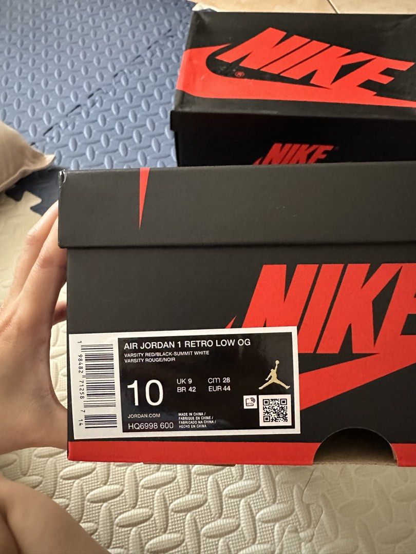 Air Jordan 1 Retro Low OG - Varsity Red (Category: Sneakers) located in Manila. Submitted by declutterbytinnn (Listing ID 1428673367, Image 3). Description: PM for more details. .