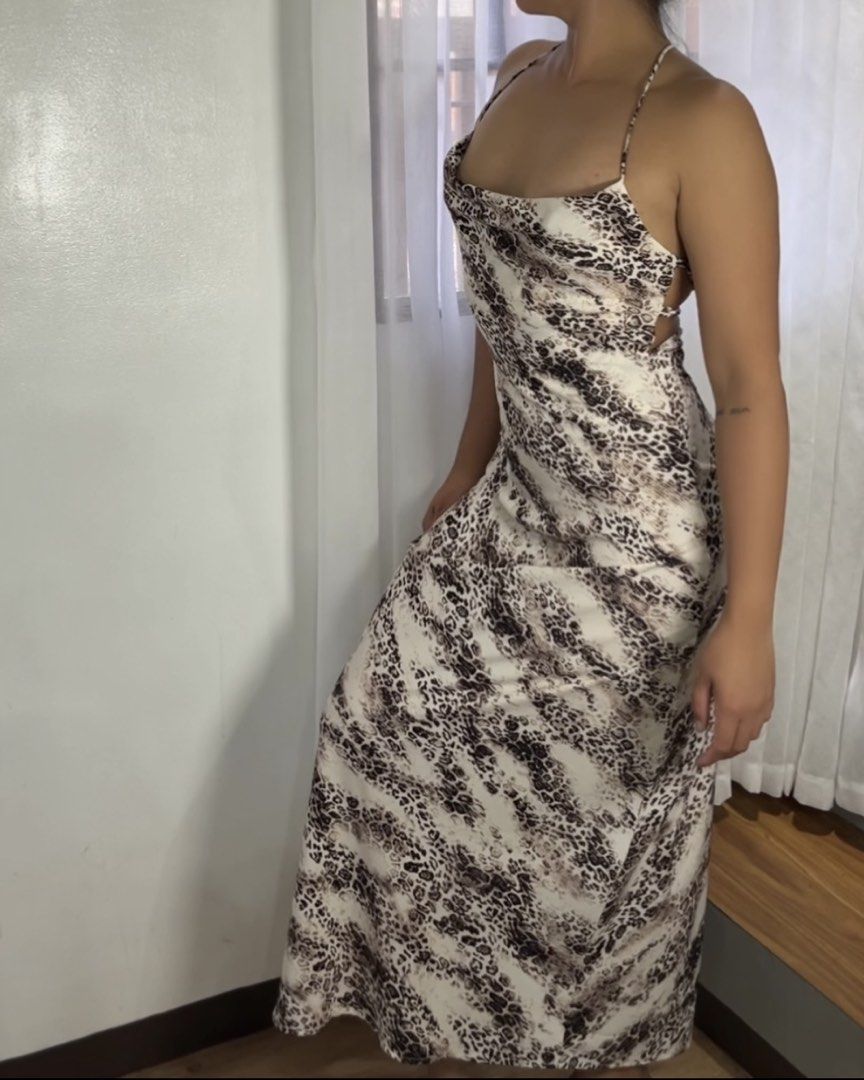 Animal Print Maxi Summer Dress (Category: Dresses) located in Bacoor. Submitted by _prelovedbyeva (Listing ID 1428680780, Image 2). Description: ✨ Long Summer Dress ✨ Selling this flowy preloved piece — still in excellent condition 🌸 🌿 Details: • Style: Long / Maxi Dress / Summer • Lightweight & breathable fabric • Flowy and comfortable fit • Perfect for beach trips, vacations, or casual days 💖 Condition: • Gently used / like new • No stains, 