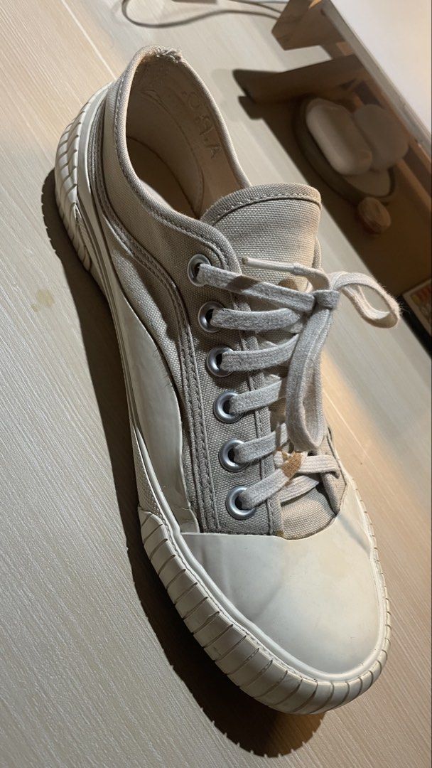 A.P.C. Sneakers (Category: Sneakers) located in Pasig City. Submitted by xtiansa (Listing ID 1428786556, Image 2). Description: size 9 minimal sign of usage authentic rfs: decluterring.
