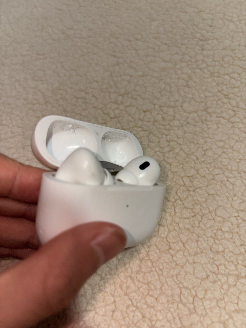 airpods pro 2416768998361026562