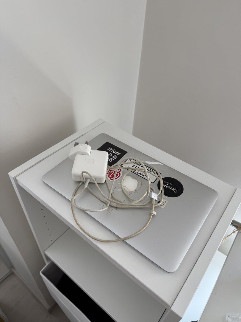 Apple MacBook Air412407858852024324