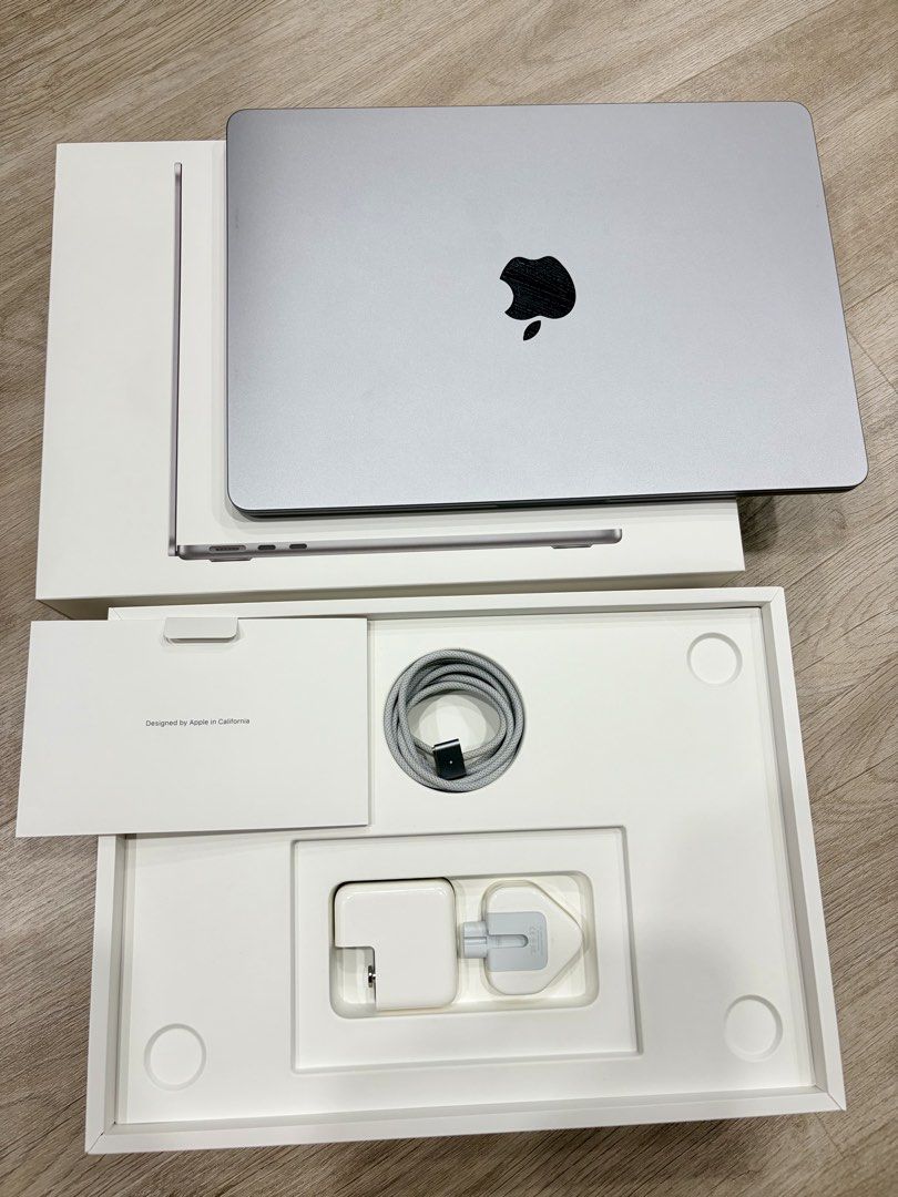 Apple MacBook Air M2 (2022)412357320518543361