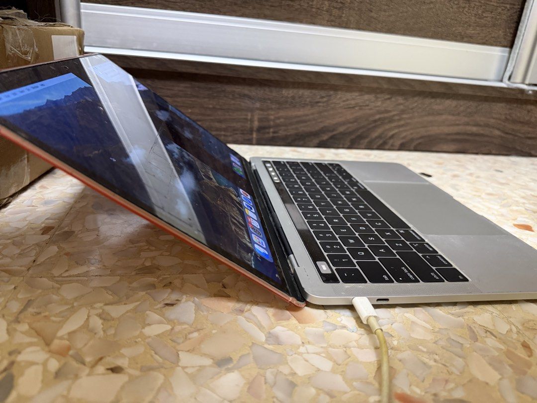 Apple MacBook Pro - Silver412357326548520962