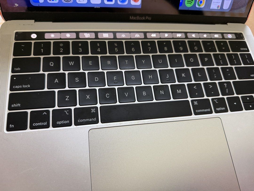 Apple MacBook Pro - Silver412357326548520960