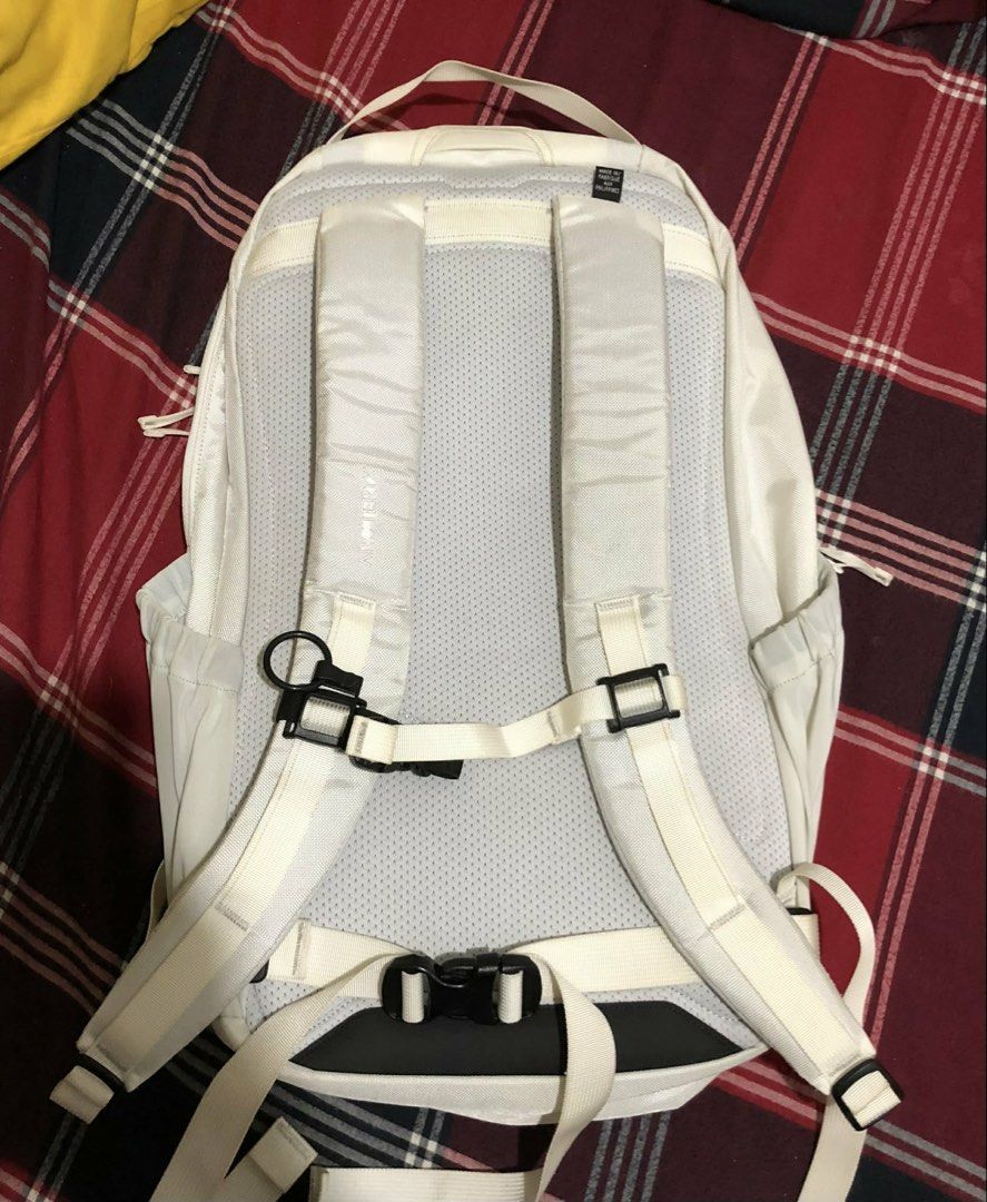 Arc'teryx Mantis 26 Backpack (Category: Backpacks) located in San Pablo. Submitted by shenettdaily (Listing ID 1428769045, Image 3). Description: Pls check complete details picture slide 2. Thanks!.