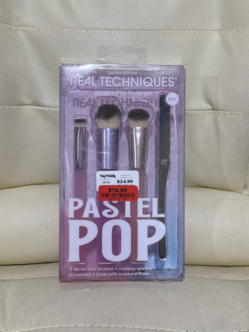 Authentic Real Techniques Plumped Up Base Makeup Brush Set | face brush spatula concealer foundation highlighter blush (Category: Makeup) located in Antipolo. Submitted by kiksy.closet (Listing ID 1428612240, Image 1). Description: Authentic Real Techniques Plumped Up Base Makeup Brush Set | face brush spatula concealer foundation highlighter blush - Brand new (unopened from the box) - Personally bought in TK Maxx - Fixed price.