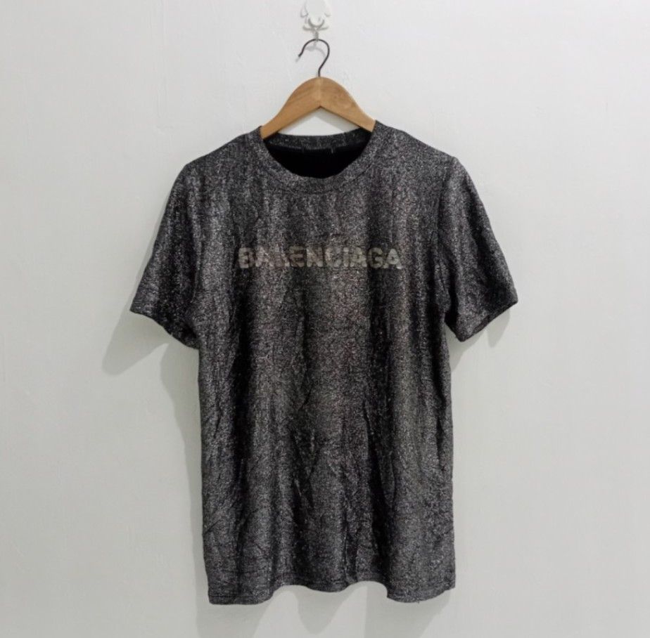 Balenciaga Metallic thread Logo T-shirt (Category: Luxury Apparel) located in Manila. Submitted by eriiicaspage (Listing ID 1423986911, Image 2). Description: PREOWNED Ligbtly Used B@LENCIAGA METALLIC THREAD TSHIRT LARGE -XL Stretch Cut tags( NGA ) Good Condition 9/10.