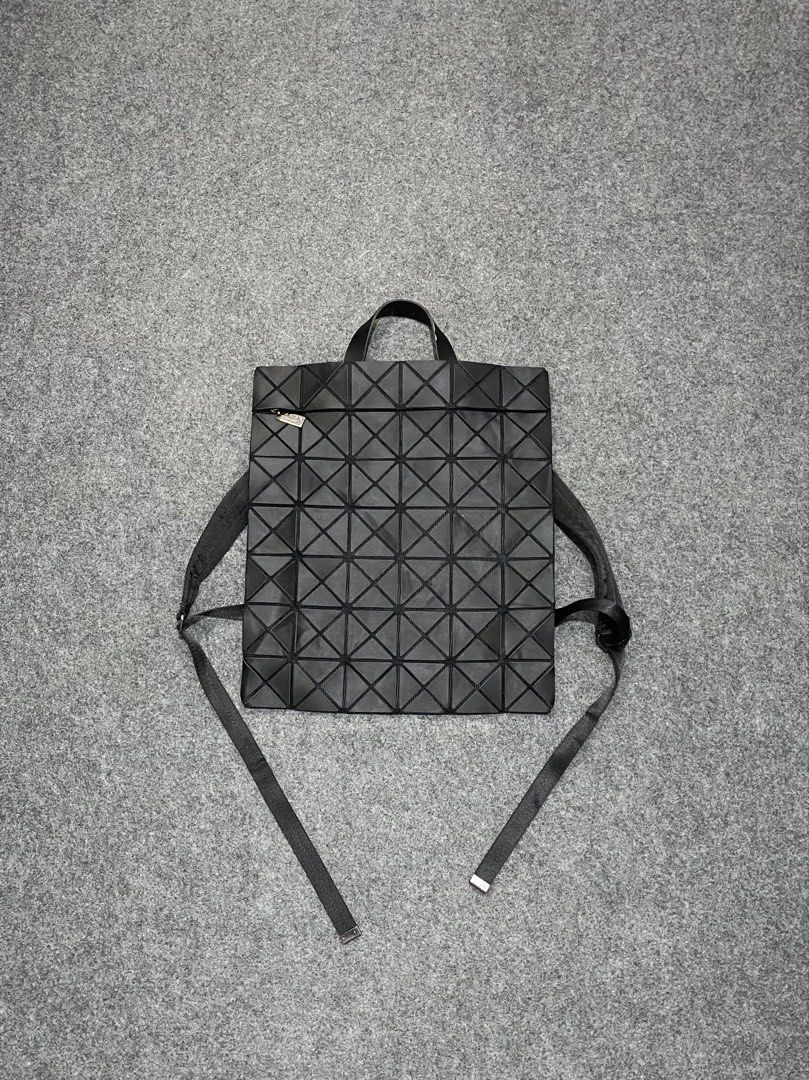 Baobao isseymiyake flatpack backpack (Category: Luxury Bags & Wallets) located in Cebu City. Submitted by andrei-adrian-petallar (Listing ID 1428702684, Image 1). Description: .