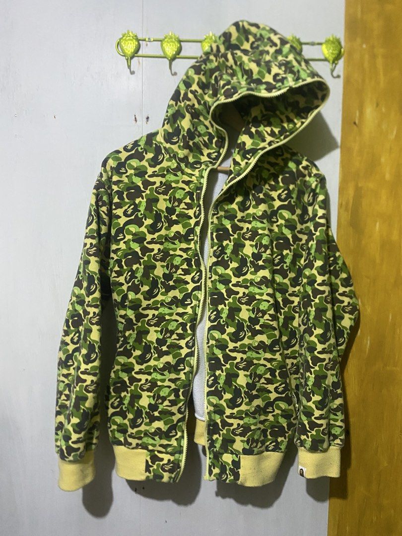 BAPE Camo Zip-Up Hoodie (Category: Coats, Jackets and Outerwear) located in Manila. Submitted by jemuel_bugnosen (Listing ID 1428735810, Image 1). Description: .