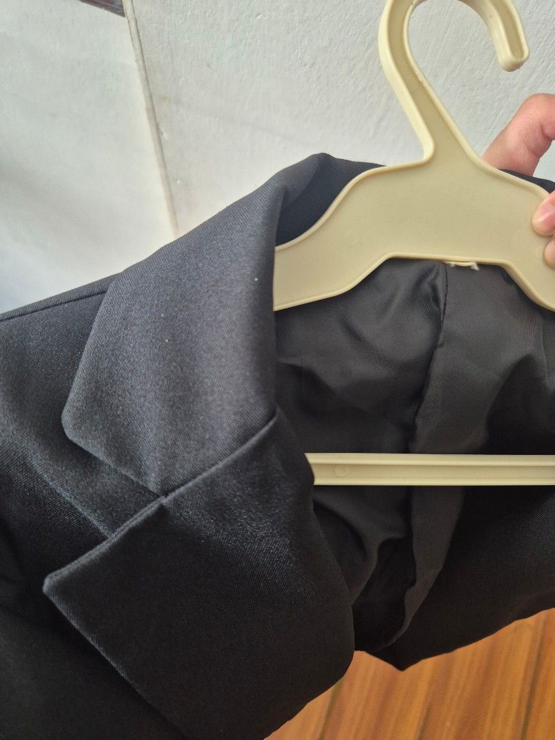 Black Blazer (Category: Coats, Jackets and Outerwear) located in Manila. Submitted by the_cabinetdeclutter (Listing ID 1428621804, Image 3). Description: Size: Small Not padded.