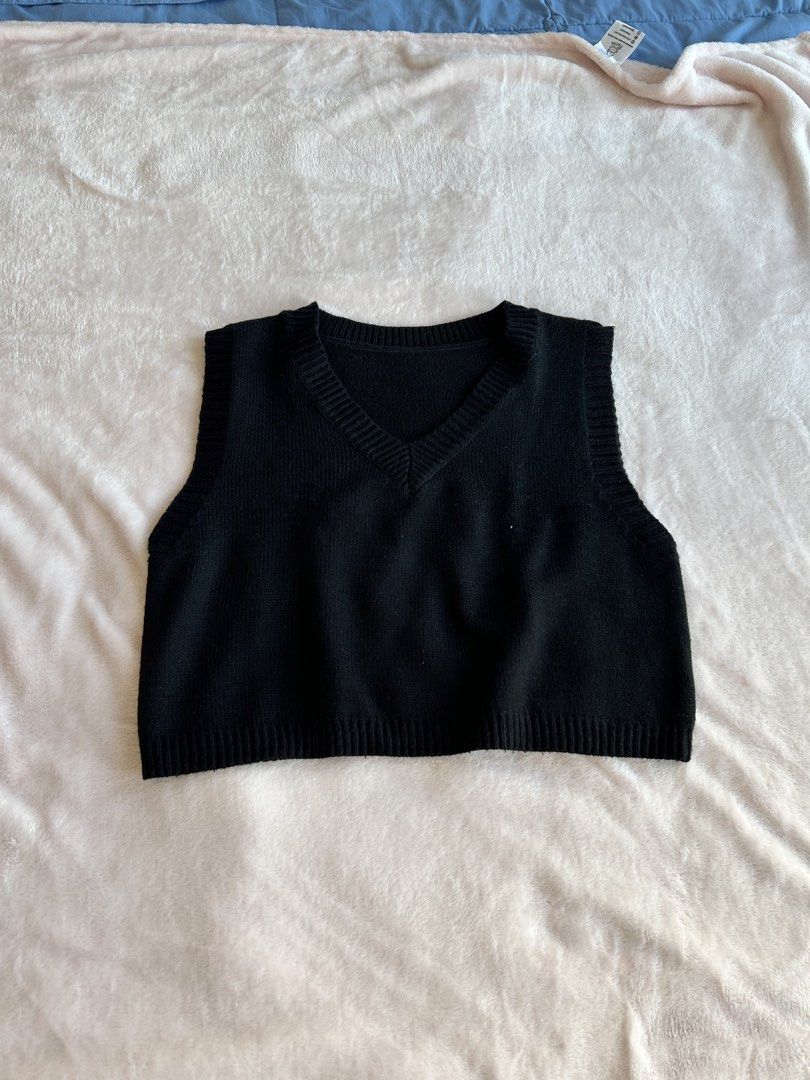 Black V-Neck Vest (Category: Vests) located in Manila. Submitted by rayennss (Listing ID 1428694355, Image 1). Description: Black vest features a classic V-neck design. It's a versatile piece that can be layered over shirts or worn on its own. The vest has a ribbed hem and a comfortable fit. Perfect for adding a touch of style to any outfit. A great addition to your wardrobe..