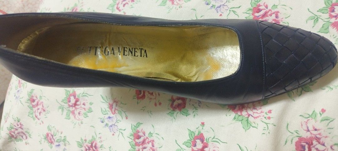 Bottega Veneta Navy Leather Heels (Category: Heels) located in Manila. Submitted by anette01 (Listing ID 1428690876, Image 2). Description: Bottega Venetta Pump Navy Leather Woven Cap Toe Vintage Con Heel Size 8AA used but not abused.. issue is with the tip of the heels no rubber but you can easily fix this other than that there no other issue .
