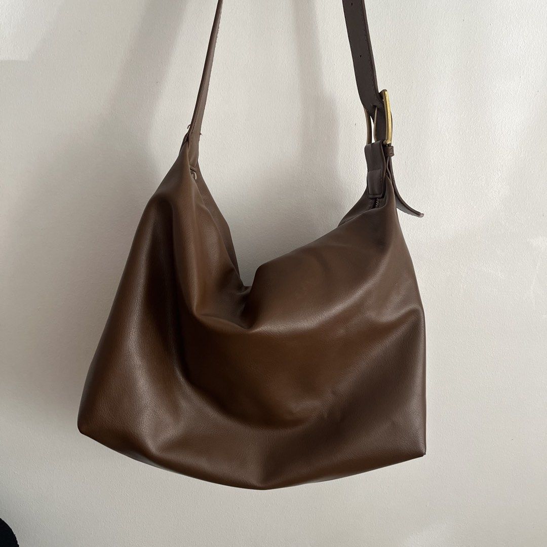 Brown Shoulder Bag with Gold Hardware (Category: Shoulder Bags) located in San Juan City. Submitted by 1104basics (Listing ID 1428645375, Image 1). Description: Stylish brown shoulder bag with a single strap. Features an adjustable gold-colored buckle . The interior has a pocket. It has a spacious interior, perfect for everyday use..