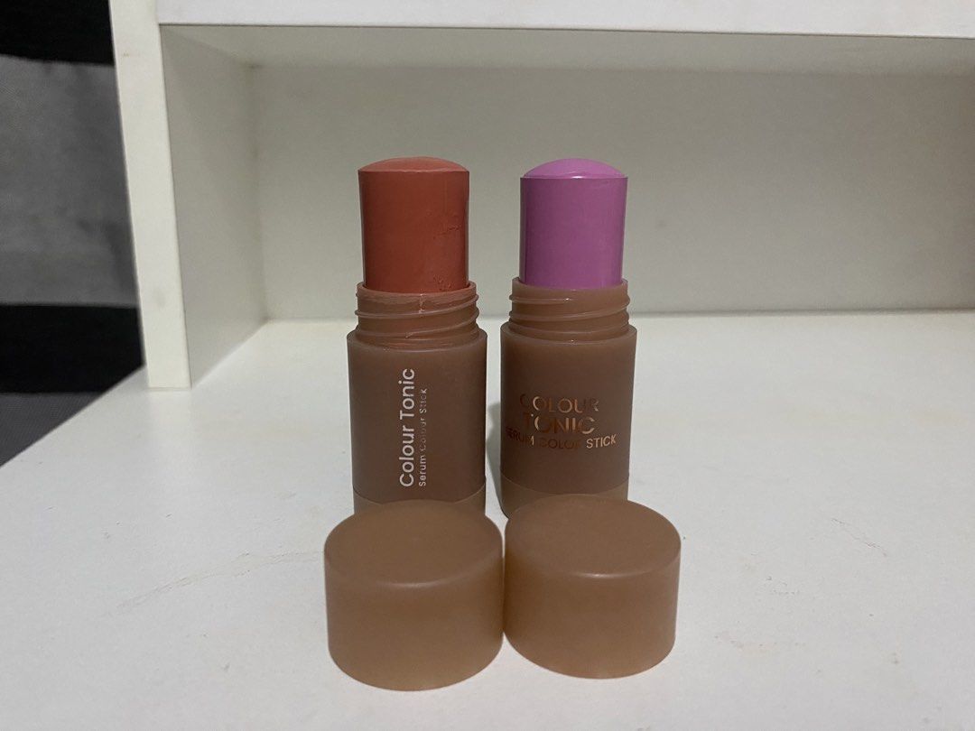 BUNDLE:Detail blushes in HAZE and CLEMENTINE (Category: Makeup) located in Makati City. Submitted by yourruth (Listing ID 1428707388, Image 3). Description: onti lang din po ang bawas rfs: I have oily skin and after using these, nagkakatexture ako after. Parang tinutubuan ng small bumps na natanggal din nung bumalik ako sa powder blushes pls get if you have tried cream blushes and have no reaction to them CLEMENTINE is for warm to neutral underto