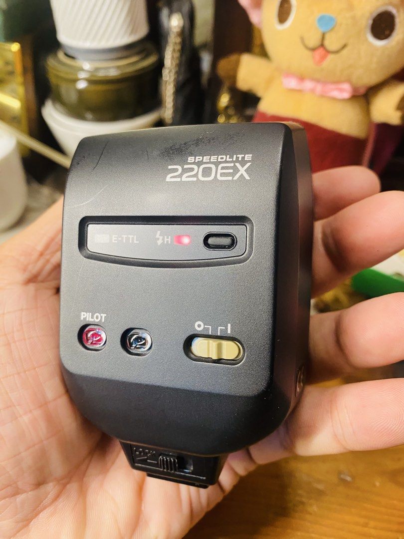 Canon Speedlite 220EX Flash (Category: Flashes) located in Bacolod City. Submitted by jeffreyhue19895 (Listing ID 1428664988, Image 3). Description: Working & from Japan.
