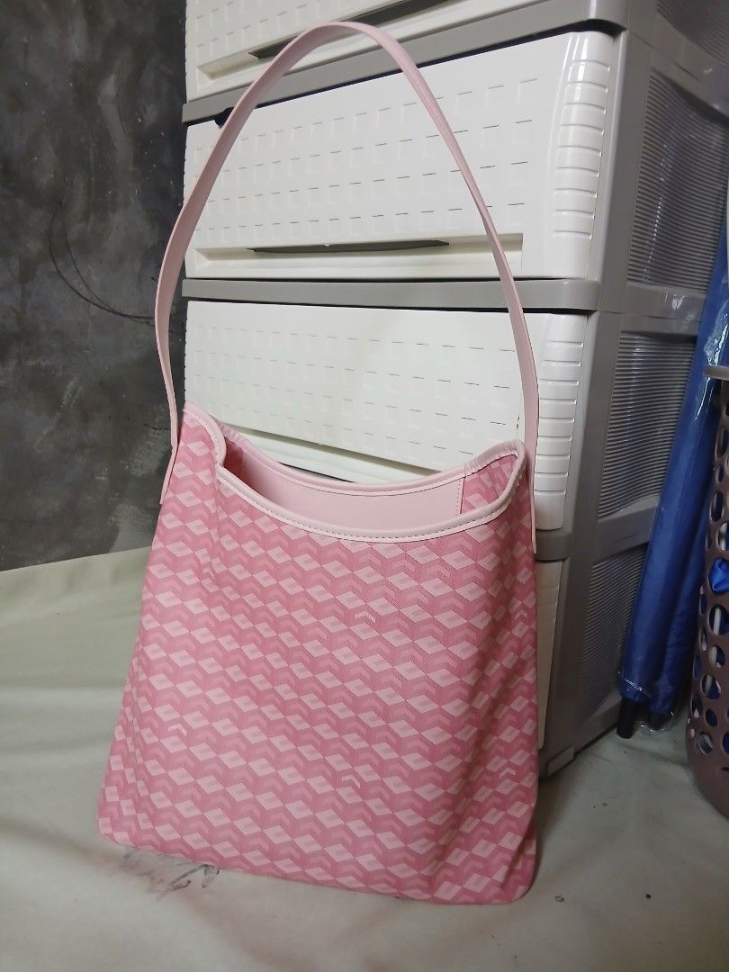 christy ng alesso large (Category: Luxury Bags & Wallets) located in San Fernando. Submitted by lyfshai (Listing ID 1428621104, Image 1). Description: used twice. rfs: too big for me.