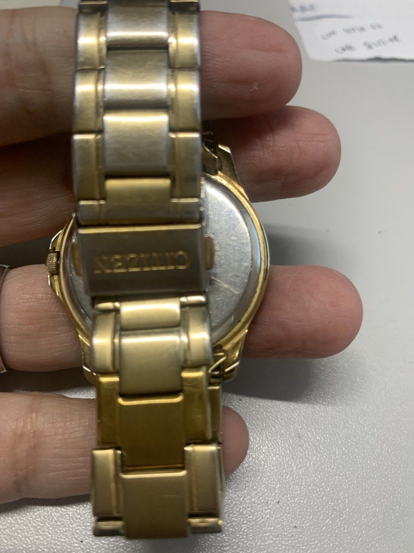 Citizen ecodrive (Category: Men's Watches) located in Paranaque City. Submitted by obin08 (Listing ID 1428661069, Image 2). Description: citizen ecodrive issue: date stuck at fri 13.