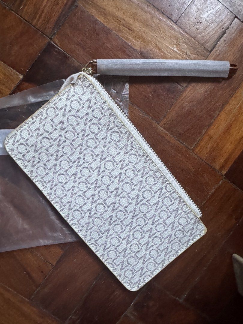 CLN Clutch Wallet (Category: Luxury Bags & Wallets) located in Quezon City. Submitted by ekim202 (Listing ID 1428684672, Image 3). Description: Never been used. Bigay lang.