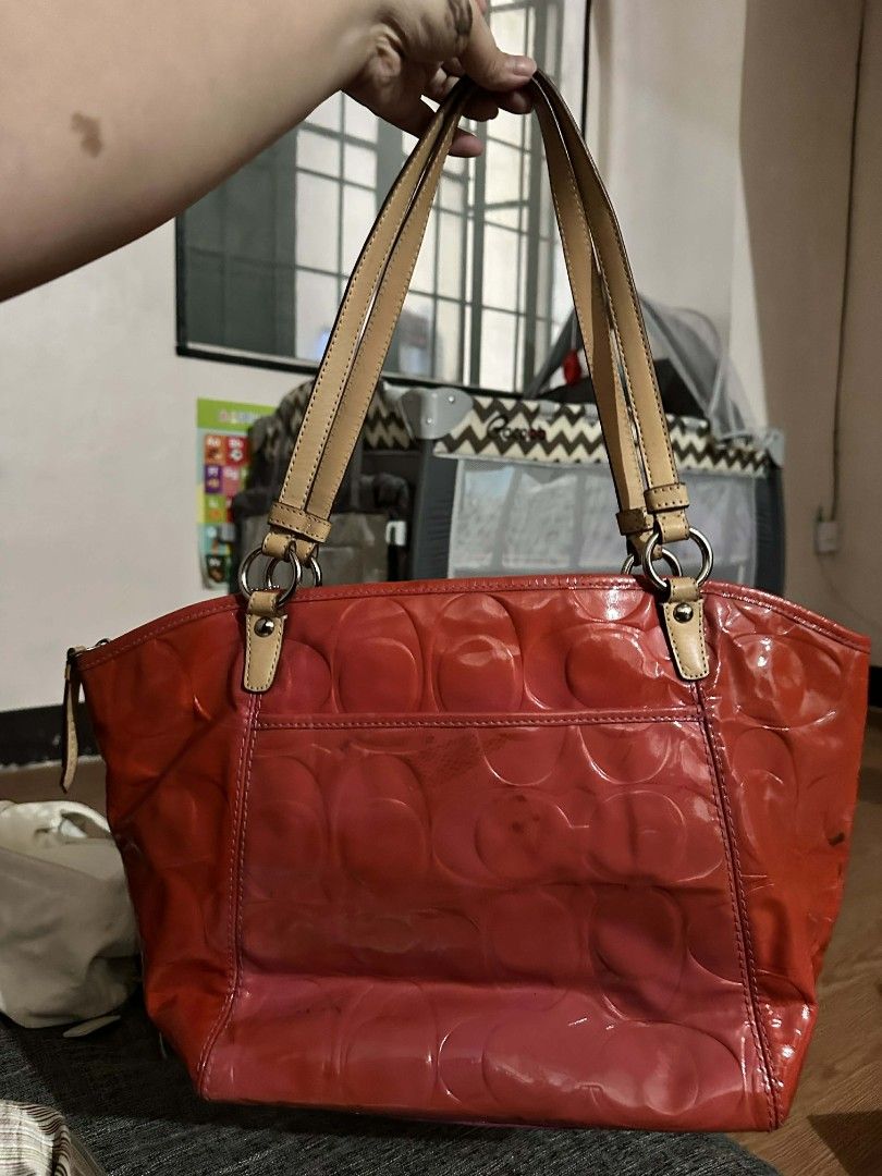 Coach Red Patent Leather Tote Bag (Category: Luxury Bags & Wallets) located in Manila. Submitted by mamamogreen69 (Listing ID 1428622381, Image 2). Description: ✅ YKK ZIPPER ✅ HAS CREED ✅ ORIGINAL COACH HANGTAG ✅ NO TARNISH SA HARDWARES ✅ CLEAN INTERIOR CONDITION: 8.5/10 ⭐ HAS MINOR FLAWS ‼️ GOOD FOR PERSONAL USE OR RESELLING 🙏🏻 NO MORE LP‼️.